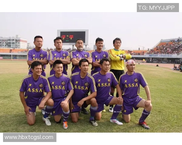 足球明星女友热情庆祝瞬间大集合展现爱情与激情的完美时刻