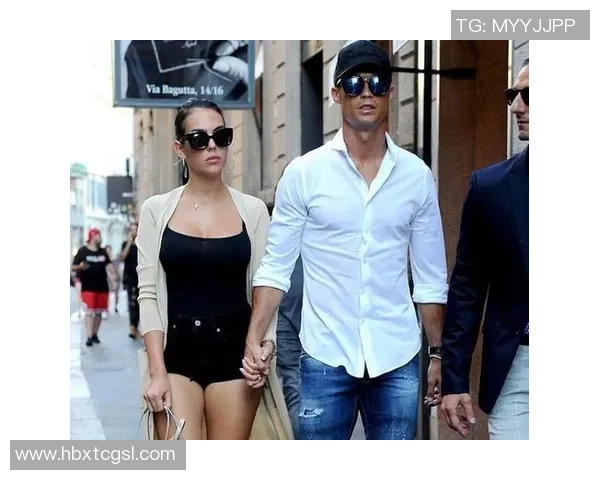 足球明星华丽走红毯瞬间回顾展现风采与魅力的精彩合集 足球明星华丽走红毯瞬间回顾展现风采与魅力的精彩合集