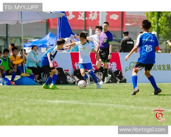 足球明星激情瞬间展现球衣风采引发球迷热烈追捧与期待 足球明星激情瞬间展现球衣风采引发球迷热烈追捧与期待